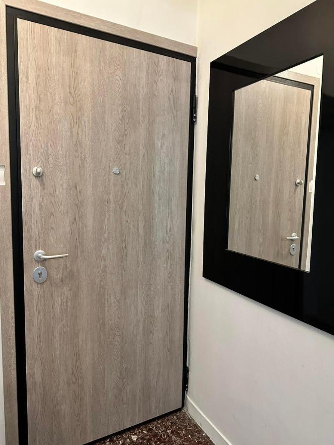 אתונה Cozy Apartment At Gazi Square מראה חיצוני תמונה